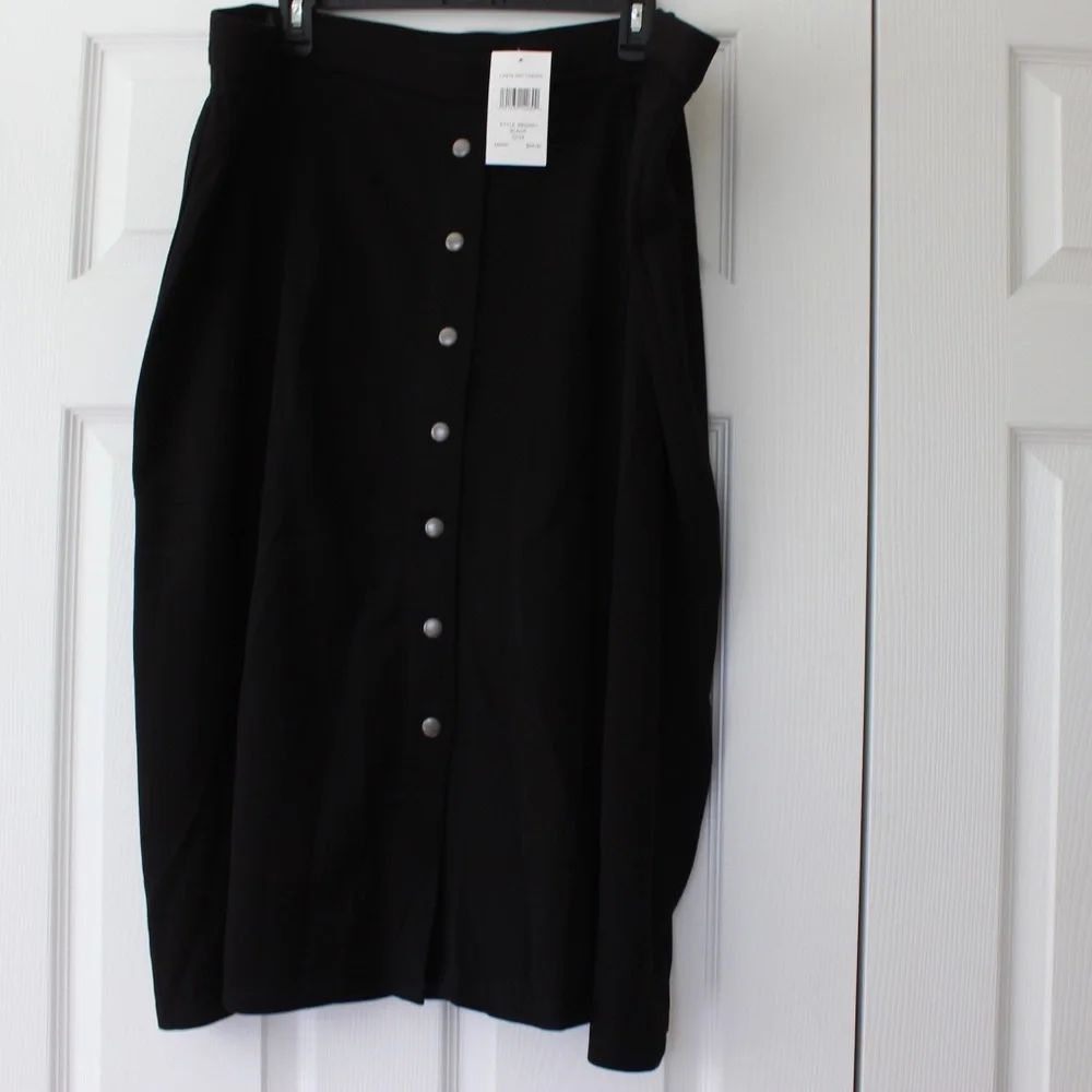 Linda Matthews | Black Button Front Skirt Stretch